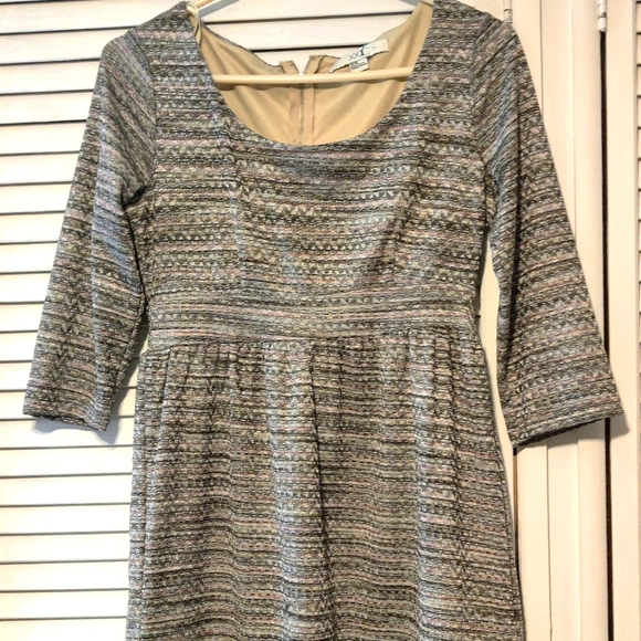 Clothing - Picture 15 of 16